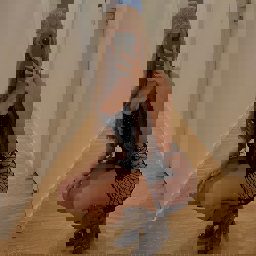 DeutscheEmiliaNuraufWhatsAppErre